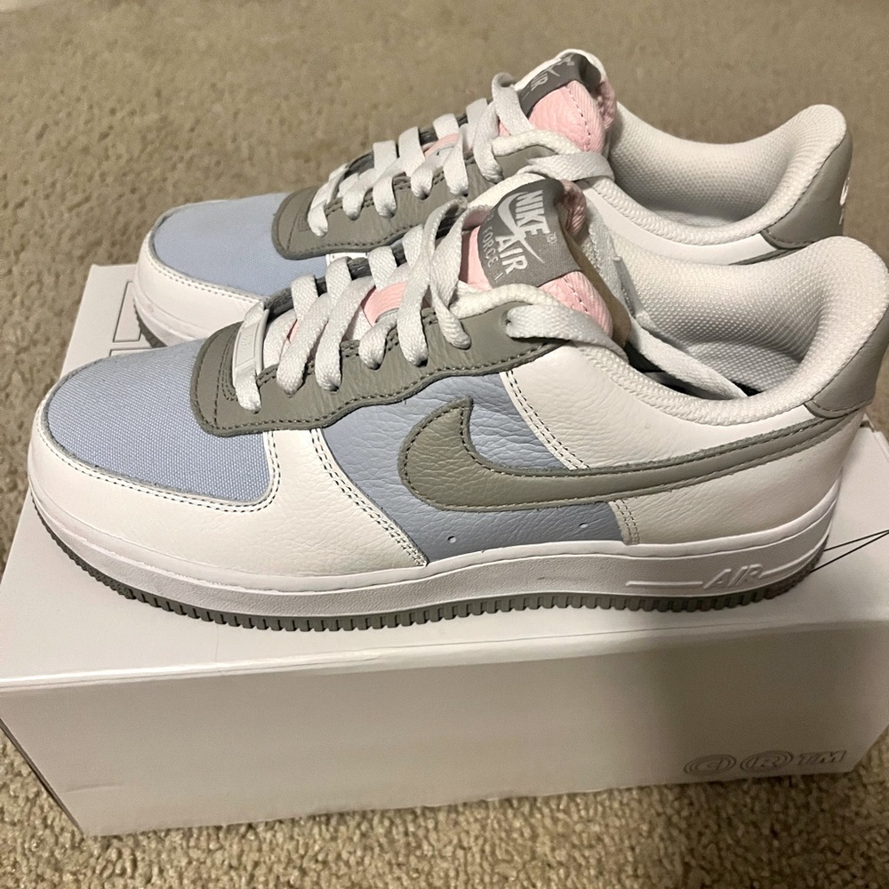 Custom rare Nike Air Force 1’s    Sz 8